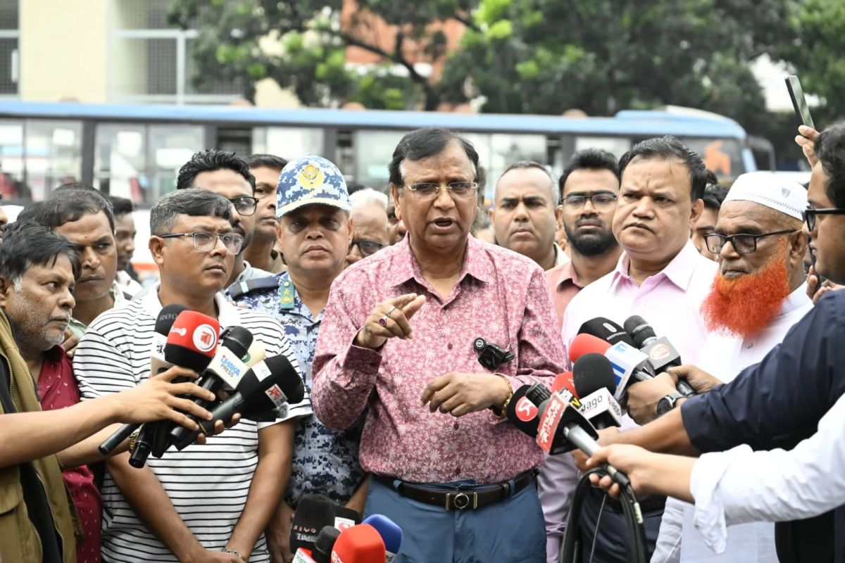 পল্টন মোড় থেকে নর্থ সাউথ রোড পর্যন্ত মূল সড়ক হকারমুক্ত ঘোষণা