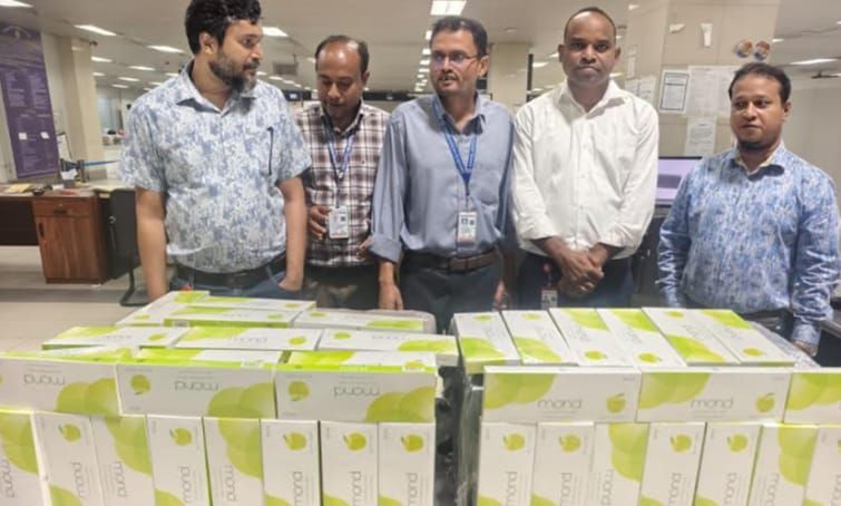 চট্টগ্রাম বিমানবন্দরে ৪২৯ কার্টন বিদেশি সিগারেট জব্দ