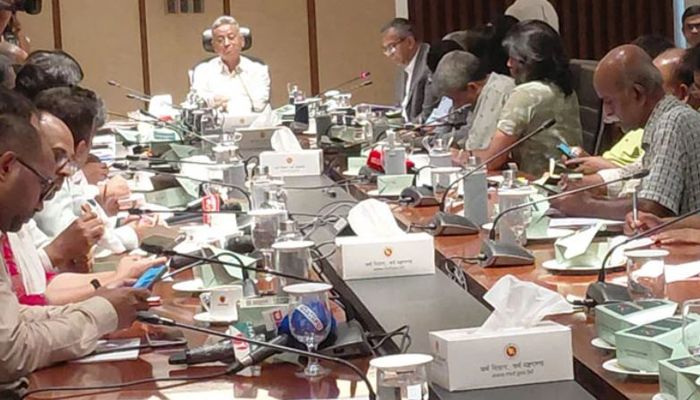 টাকা ছাপিয়ে ঋণ নয়, প্রাইভেট সেক্টরকে রক্ষা করাই নীতি