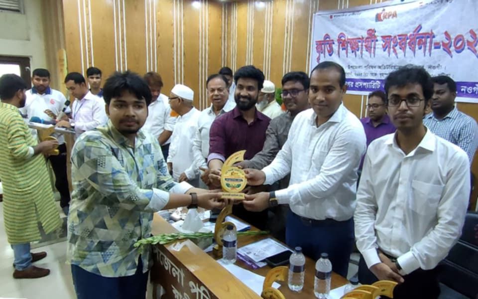 নওগাঁয় মেধাবী শিক্ষার্থীদের  সংবর্ধনা