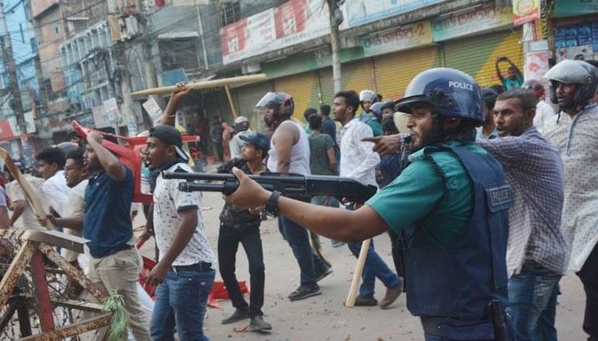 শাহবাগে প্রকৌশল শিক্ষার্থী-পুলিশ সংঘর্ষ