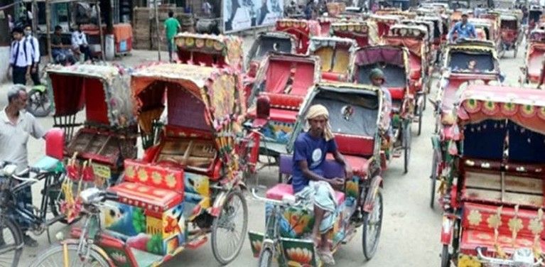 ব্যাটারিচালিত রিকশায় নাকাল ঢাকা