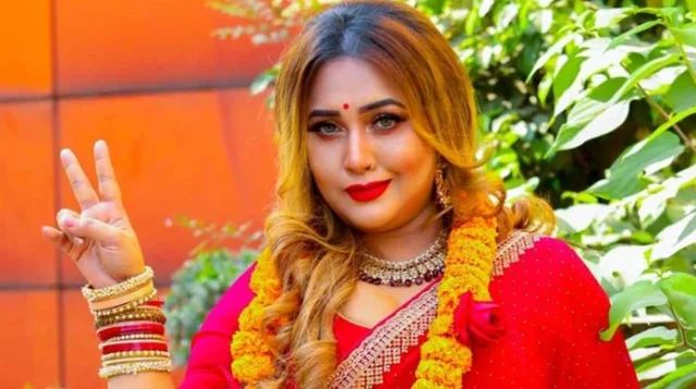 নির্বাচনে প্রার্থী হচ্ছেন নায়িকা পলি