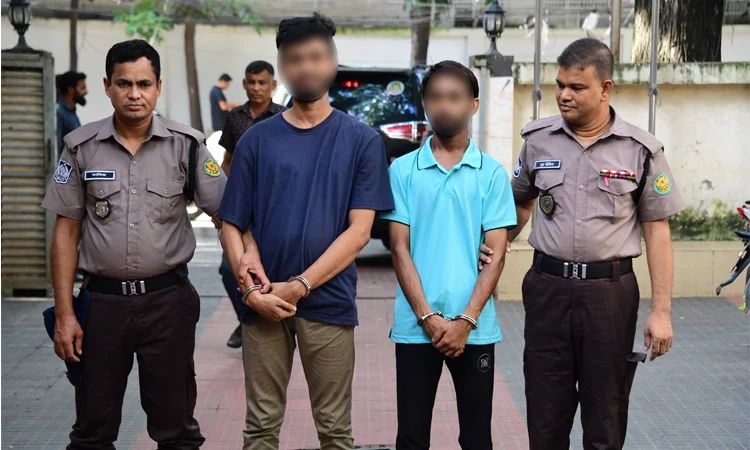 কমলাপুর রেলস্টেশনে ককটেল বিস্ফোরণের ঘটনায় জড়িত গ্রেফতার ২