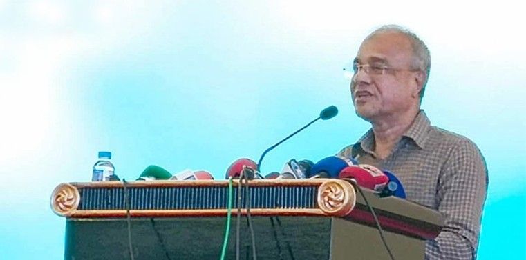 রাজনৈতিক নেতাদের তেল দেবেন না