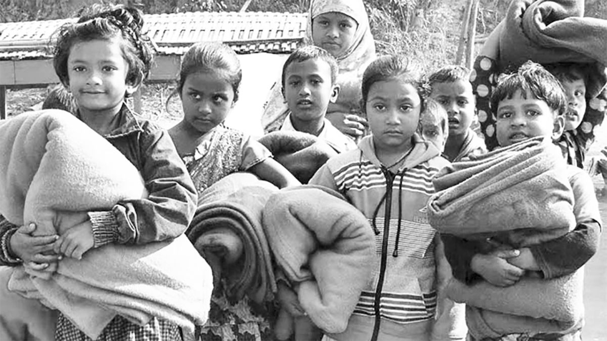 আসুন শীতার্ত মানুষের পাশে দাঁড়াই