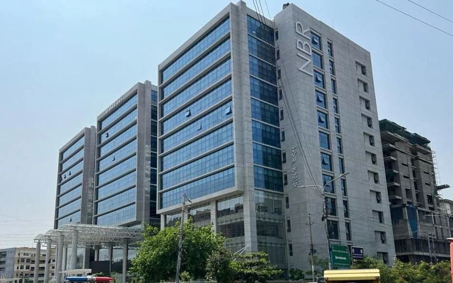 শাহজালাল বিমানবন্দরে মিথ্যা ঘোষণায় আনা বিপুল পরিমাণের ল্যাপটপ ও ট্যাব জব্দ