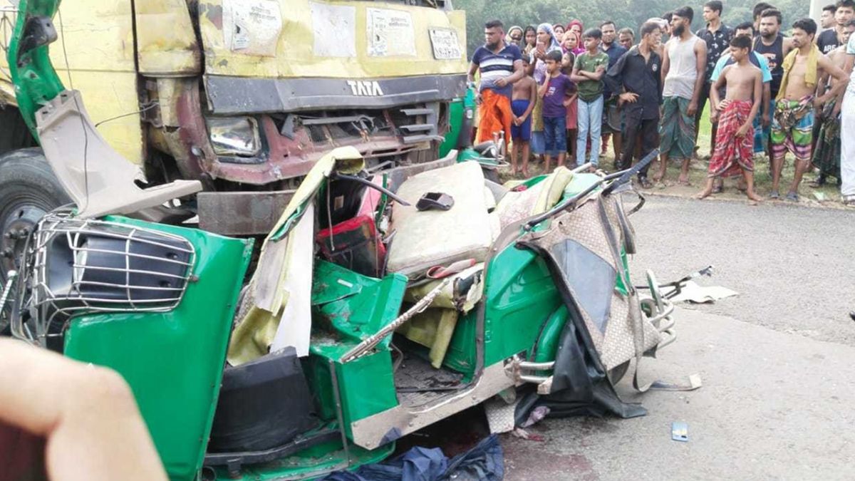 এপ্রিলেই সড়ক দুর্ঘটনায় ৪০৪ জনের মৃত্যু