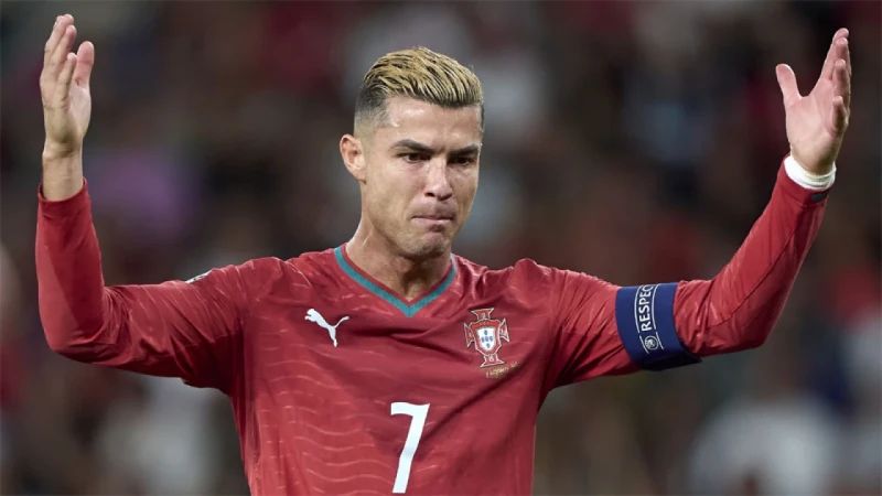 রোনালদোকে ৩০ দিনের নিষেধাজ্ঞা দিল পর্তুগাল