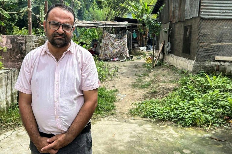 নেপালে যেভাবে ৯০০ শিক্ষার্থীর প্রাণ বাঁচালেন স্কুলের প্রধান শিক্ষক