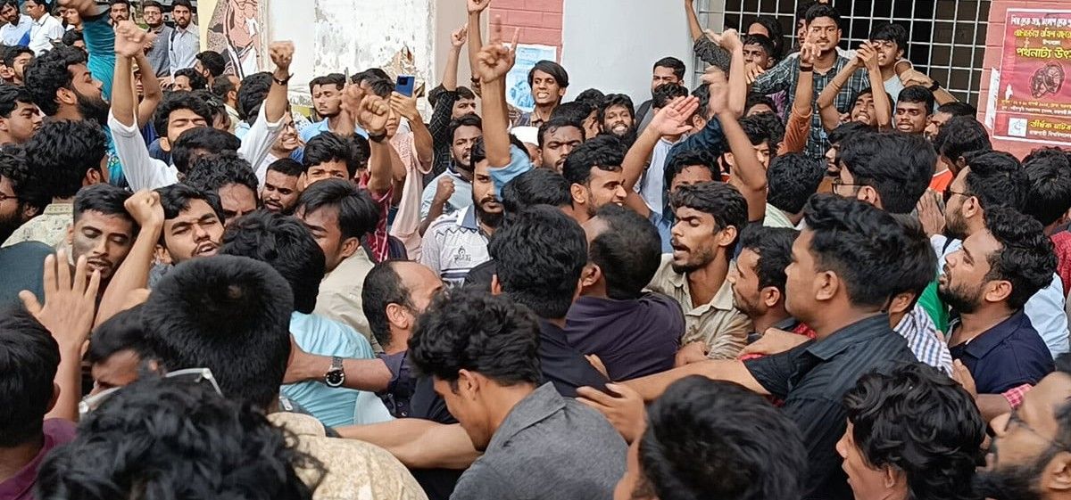রাকসু নির্বাচন ঘিরে উত্তপ্ত রাজশাহী বিশ্ববিদ্যালয়
