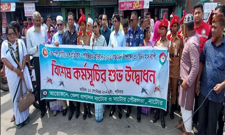 নাটোর পৌরসভায় ডেঙ্গু প্রতিরোধে পরিচ্ছন্নতা অভিযান
