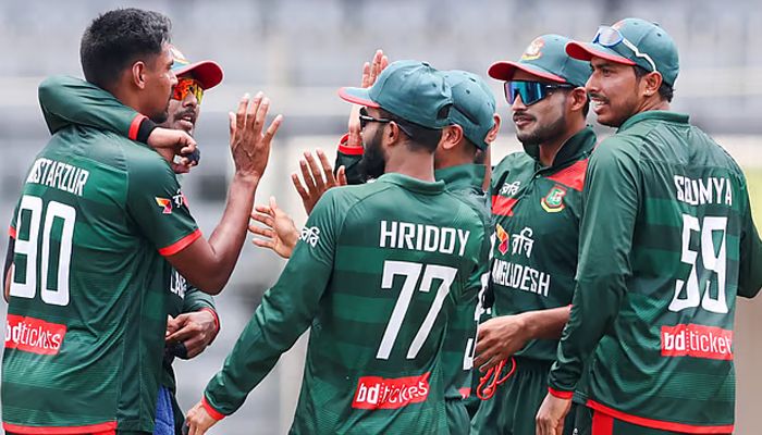 দুই কোটি টাকা বোনাস পাচ্ছে ক্রিকেট দল