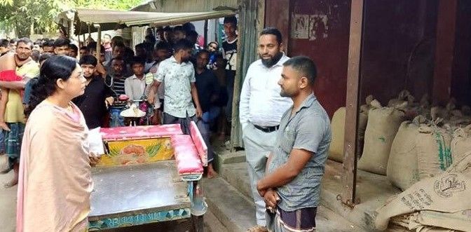 সিরাজগঞ্জে সাড়ে ১০ টন সরকারি চালসহ যুবক আটক
