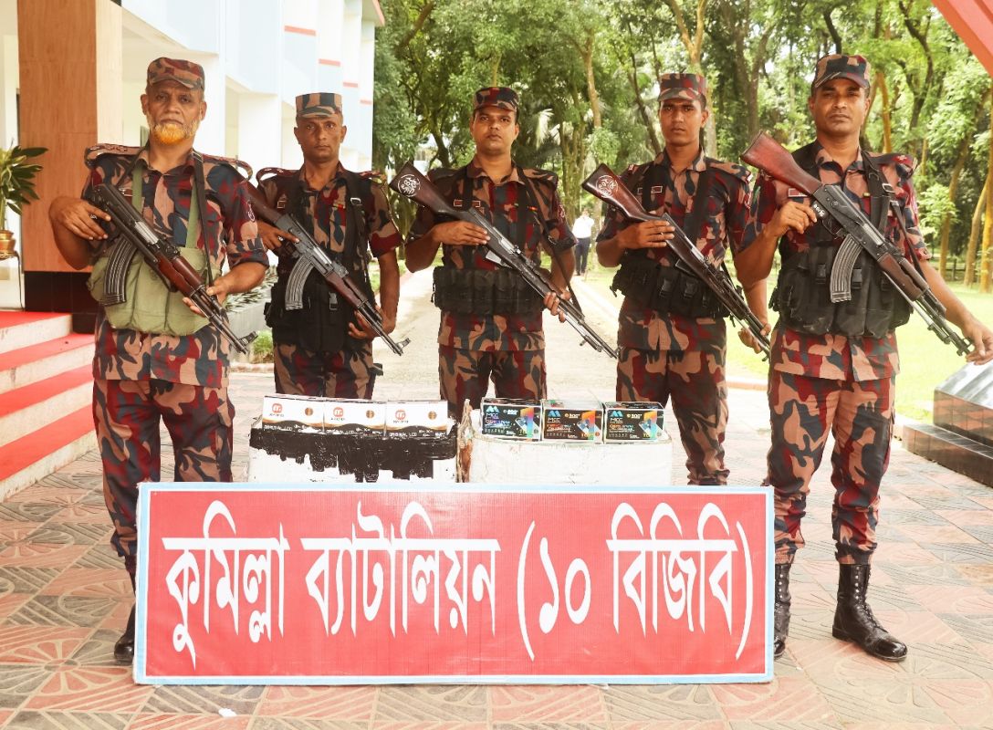 কুমিল্লায় বিজিবির অভিযানে ৮৬ লক্ষ টাকার ভারতীয় মোবাইল ডিসপ্লে উদ্বার