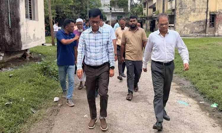 জেলা প্রশাসকের নেতৃত্বে পিরোজপুরে ডেঙ্গু প্রতিরোধ ও পরিচ্ছন্নতা অভিযান