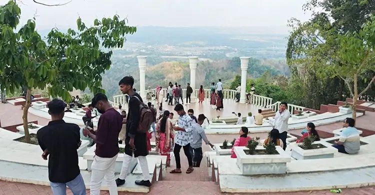 পর্যটকে মুখর পাহাড়ি জেলা খাগড়াছড়ি