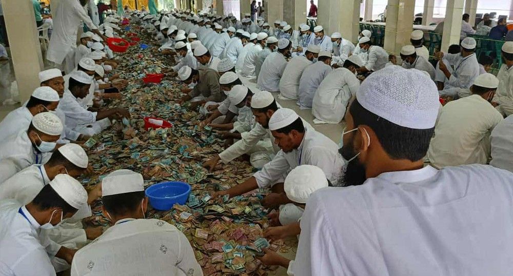 পাগলা মসজিদের দানবাক্সে মিলল এবার ৩২ বস্তা টাকা