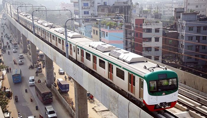 মেট্রোরেলের লাইনে পাওয়া গেল দুই ককটেল