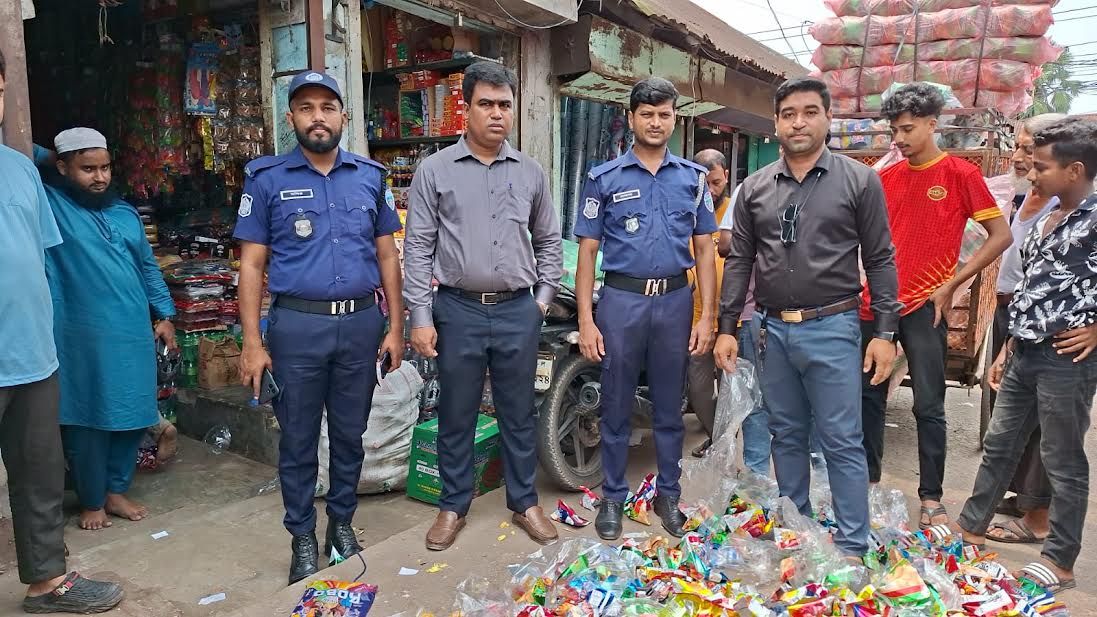 নিম্নমানের শিশু খাদ্যসহ নানা অনিয়ম, চাঁদপুরে ৩ প্রতিষ্ঠানকে জরিমানা