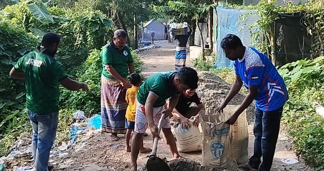 গজারিয়া ভাটেরচরে সড়কের বেহাল দশা: যুবসমাজের সংস্কার