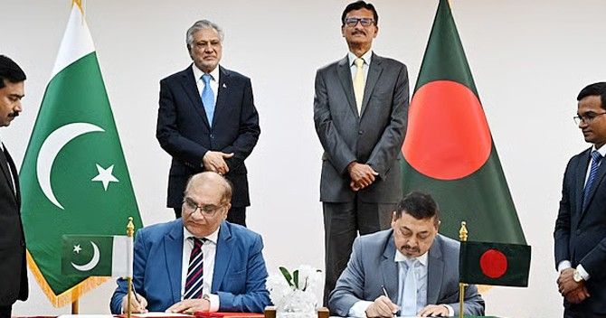 বাংলাদেশ-পাকিস্তানের মধ্যে এক চুক্তি, চার সমঝোতা স্মারক সই