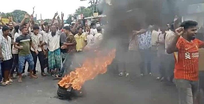 ফরিদপুরে মহাসড়কে বিক্ষোভ, যান চলাচল বন্ধ