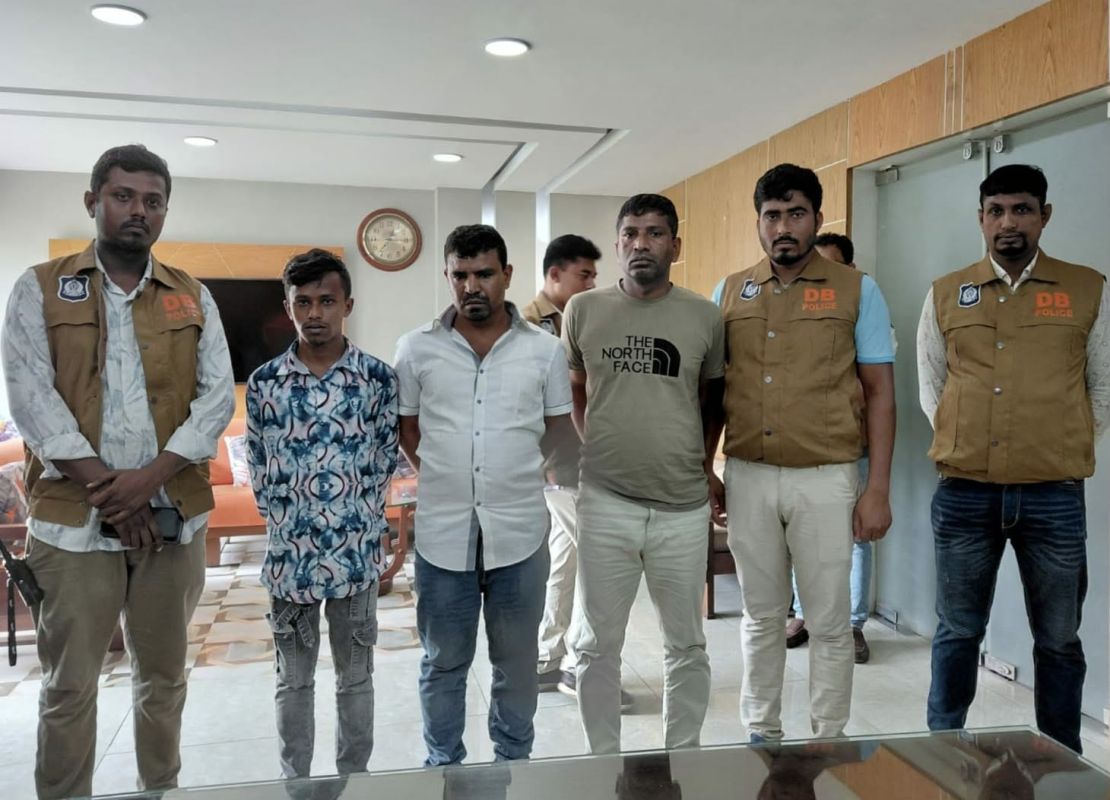 নওগাঁয় শয়তানের নিঃশ্বাস চক্রের, ৩ সদস্য গ্রেপ্তার