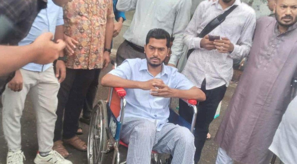 ১৭ দিন পর হাসপাতাল ছাড়লেন নুর
