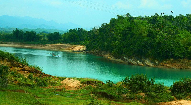 নীল জলের 'লালাখাল'