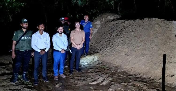 হালদায় অভিযান, ২০ হাজার ঘনফুট বালু ও সরঞ্জাম জব্দ
