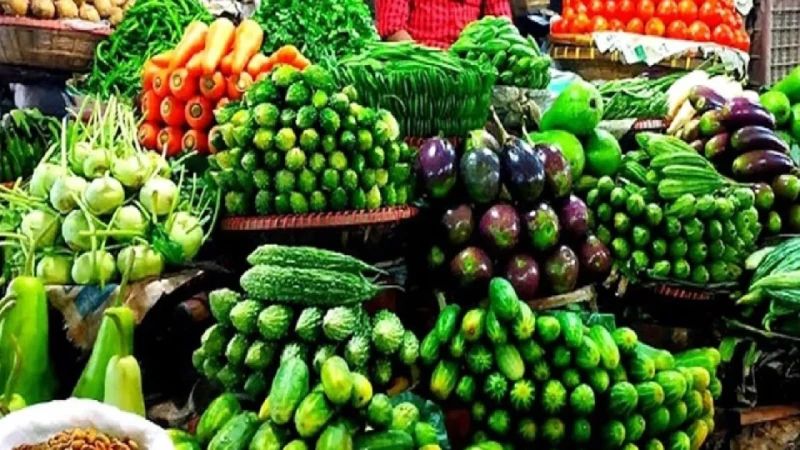 সবজির দাম চড়ছেই, মাছ-গোশতেও অস্বস্তি