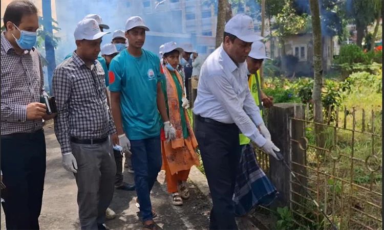 ডেঙ্গু প্রতিরোধে নোয়াখালীতে পরিচ্ছন্নতা অভিযান