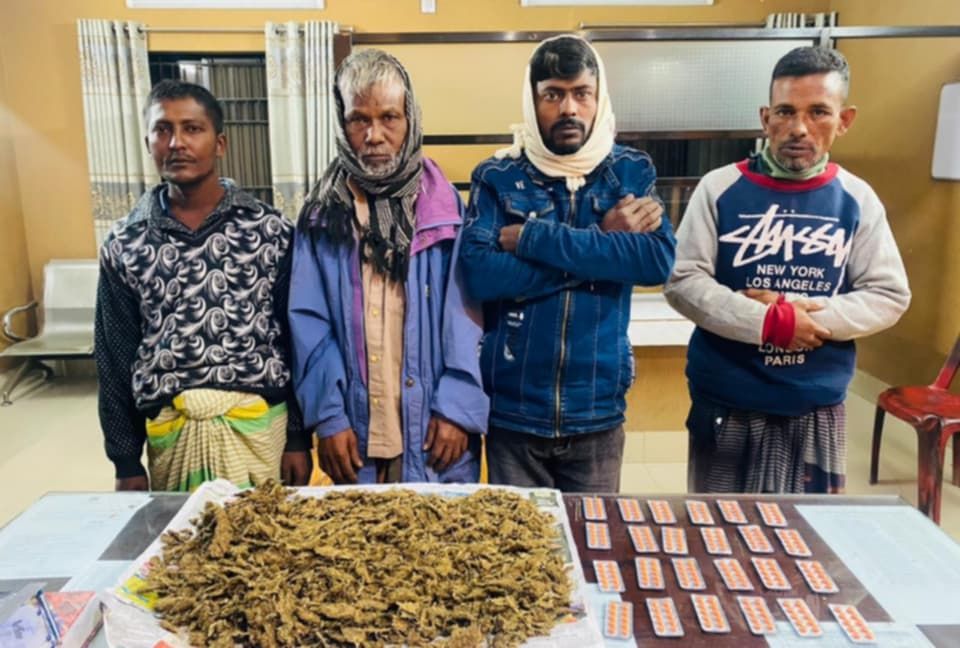নওগাঁয় গাঁজা ও ট্যাপেন্টাডল ট্যাবলেট সহ ৪ জন আটক