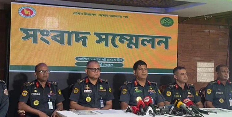 কারাগারের ৭০০ বন্দী এখনো পলাতক