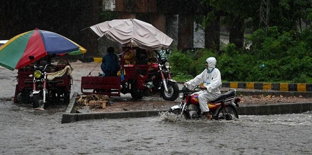 পাকিস্তানে বৃষ্টিতে প্রাণ গেল ৩২ জনের