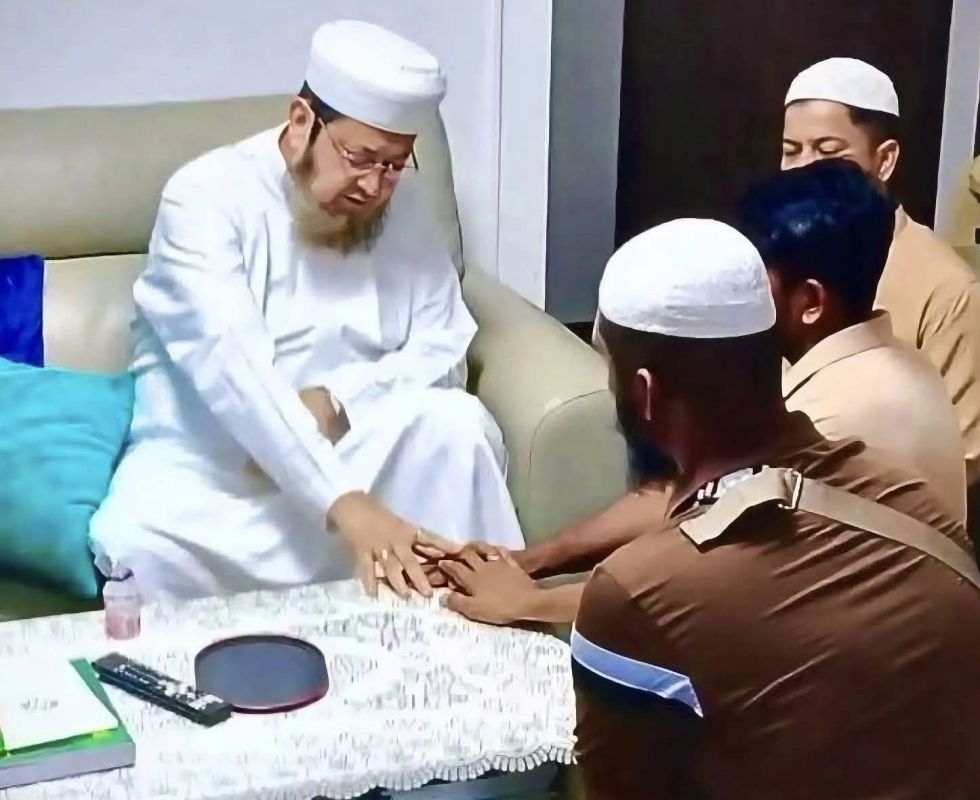 পীরের বায়'আতগ্রহণ পবিত্র কুরআনের সুন্নাহর আলোকে কি আছে?