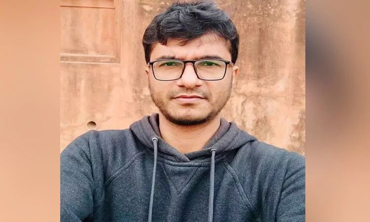মায়ের স্বপ্ন পূরণ করে বিচারক হলেন তাইজুল