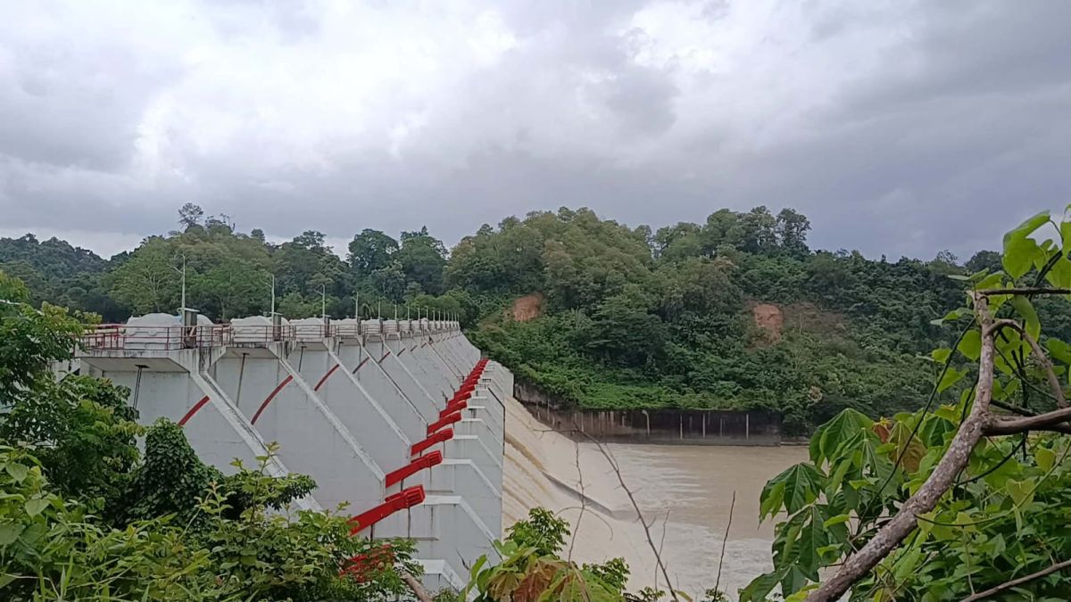 কাপ্তাই হ্রদের ১৬টি জলকপাট দিয়ে পানি ছাড়ার প্রস্তুতি