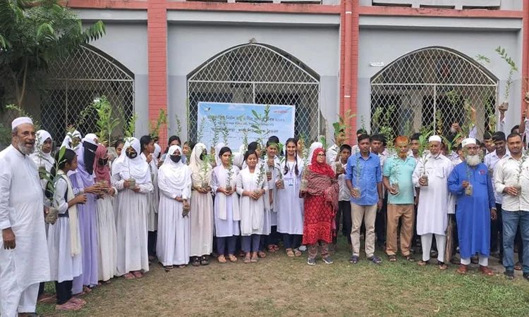 বাগেরহাটে নির্মল বায়ু ও নীল আকাশ দিবসে শিক্ষার্থীদের শপথ