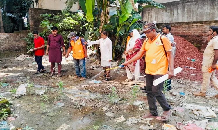 ডেঙ্গু প্রতিরোধে ডিএসসিসির বিশেষ পরিচ্ছন্নতা অভিযান ও ‘ক্লিনিং ডে’ পালিত
