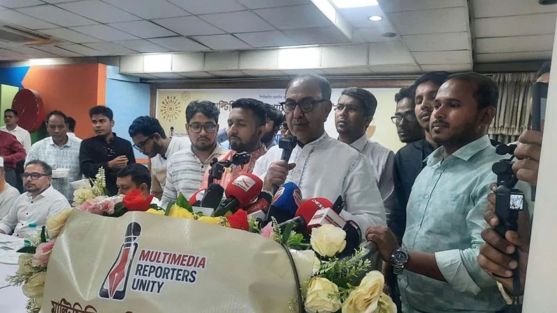 সরকারকে বিব্রত করার চেষ্টা করবেন না