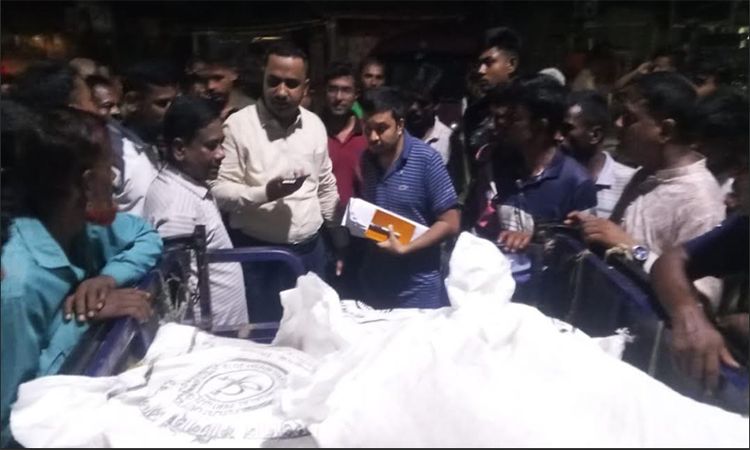জয়পুরহাটে পাচারকালে সরকারি সার জব্দ, ডিলার পলাতক