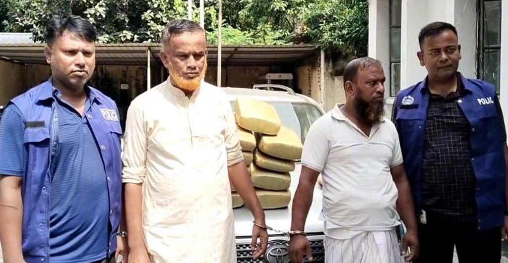 ধামরাইয়ে ৩০ কেজি গাঁজাসহ ২ মাদক কারবারি গ্রেপ্তার