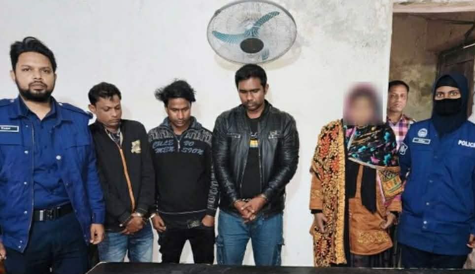 নওগাঁয় ৮৬ পিচ ইয়াবা ট্যাবলেট উদ্ধার নারী ৪ জন আটক