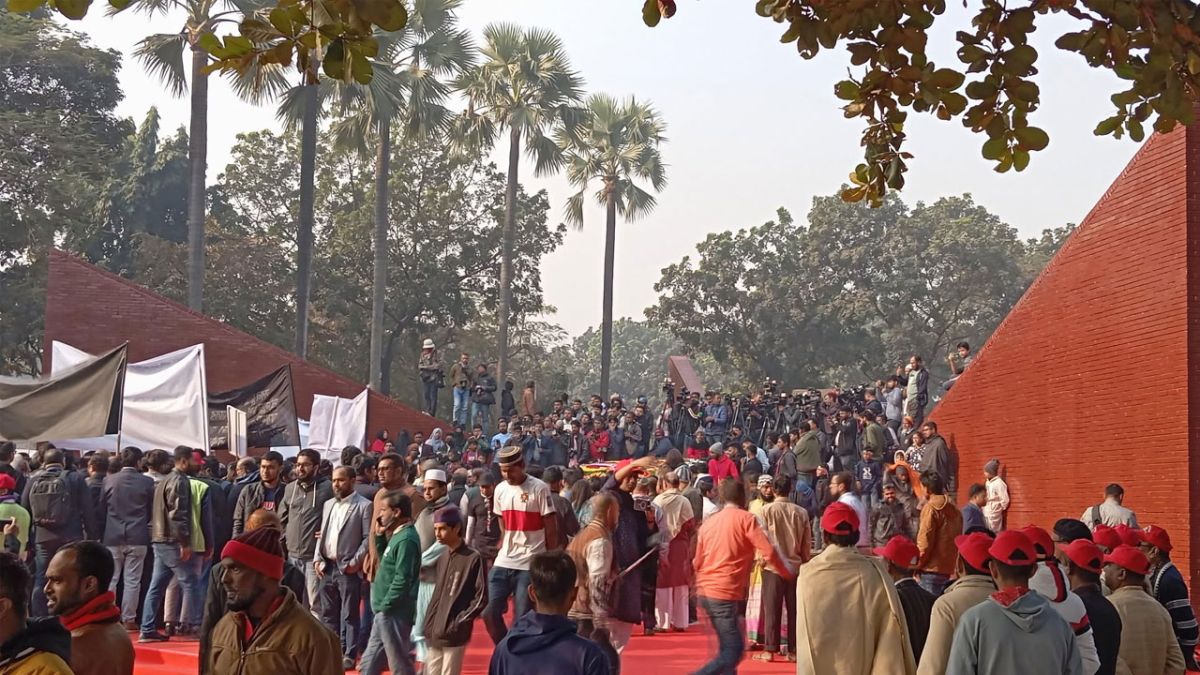 বিনম্র শ্রদ্ধায় স্মরণ জাতির শ্রেষ্ঠ সন্তানদের