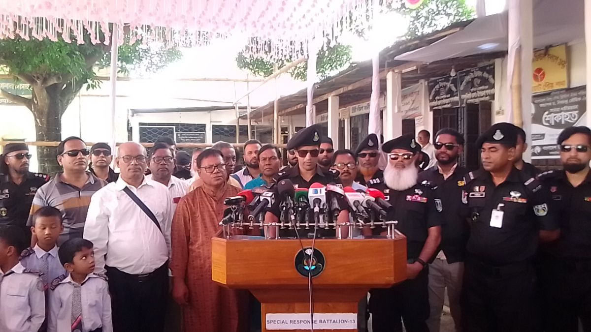 লালমনিরহাটে শারদীয় দুর্গাপূজা উপলক্ষে এসআরবি'র বিশেষ নিরাপত্তা ব্যবস্থা