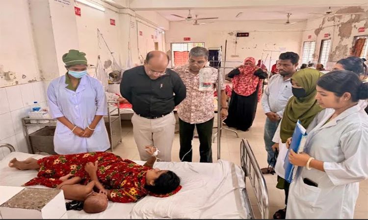 খুলনায় অসুস্থ মা ও শিশুর চিকিৎসার দায়িত্ব নিলেন ডা. জুবাইদা রহমান