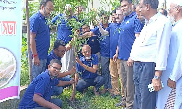 পিরোজপুরে এমিনেন্ট বয়েজের উদ্যোগে মাদকবিরোধী আলোচনা ও বৃক্ষরোপণ