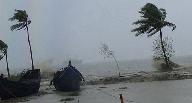 লঘুচাপের প্রভাবে, সমুদ্র ও নদীবন্দরে সতর্কতা